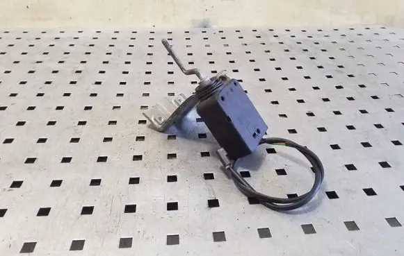 Fuel tank cap lock motor