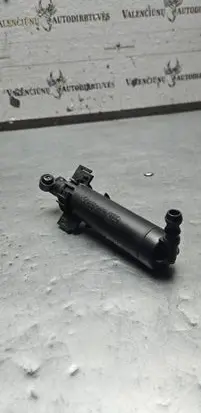 Headlight washer spray nozzle