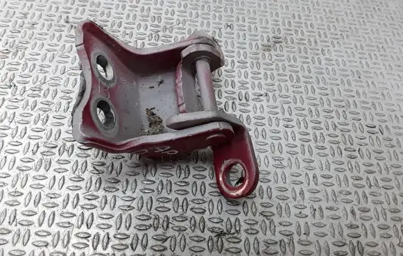 Honda CR-V Front door lower hinge 