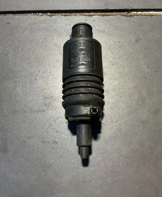 Audi A4 S4 B5 8D Windscreen/windshield washer pump 4A0955651