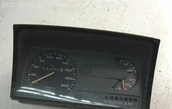 Volkswagen Polo II 86C 2F Speedometer (instrument cluster) 87001238
