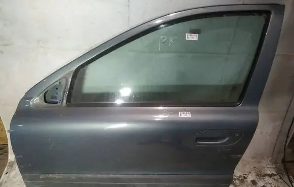 Volvo V70 Front door 