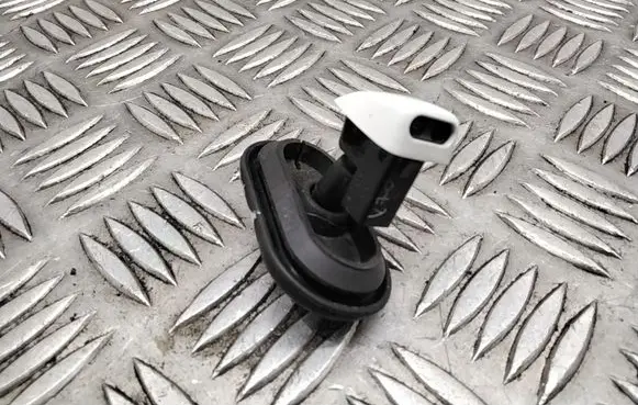 Windshield washer spray nozzle