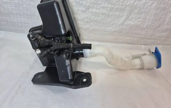 Windshield washer fluid reservoir/tank
