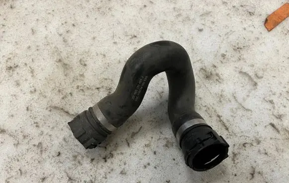 Audi A4 S4 B8 8K Engine coolant pipe/hose 8K0121101J 8K0121101