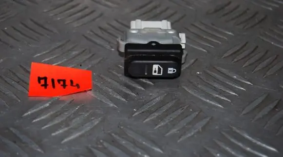 Nissan Qashqai Central locking switch button 2808203