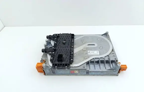 Voltage converter inverter