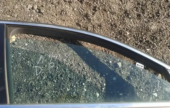 Volvo S80 Front door window glass four-door as2