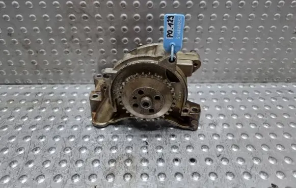 Volkswagen Golf V Oil pump 03C105Q