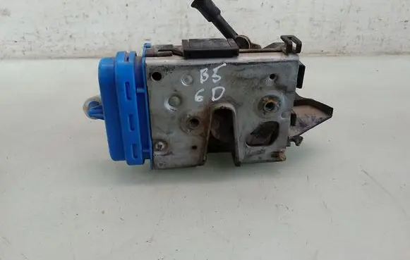 Audi A4 S4 B5 8D Rear door lock 8D0839016