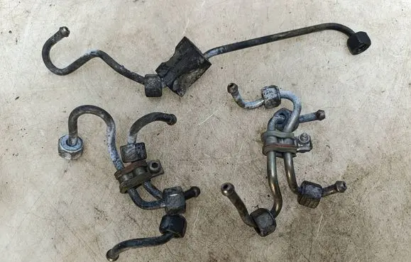 BMW 3 E90 E91 Fuel injector supply line/pipe 