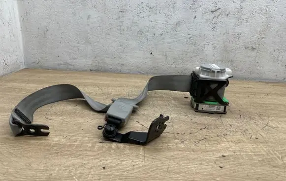 Audi A8 S8 D4 4H Rear seatbelt 3066322 01272011 0715E1S1GG