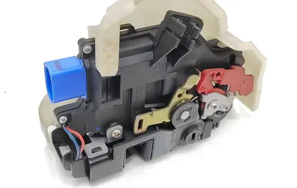 Volkswagen Golf Plus Rear door lock 7L0839016