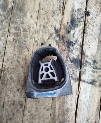 Volvo XC90 Engine mount bracket 31339953