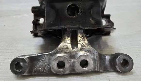 Opel Crossland X Engine mount vacuum valve 9811224580
