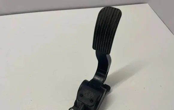 Mercedes-Benz Vito Viano W639 Accelerator throttle pedal 0280755025