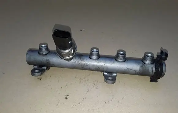 Volkswagen Touareg I Fuel main line pipe 059130089AB 059130758E 55PP0901