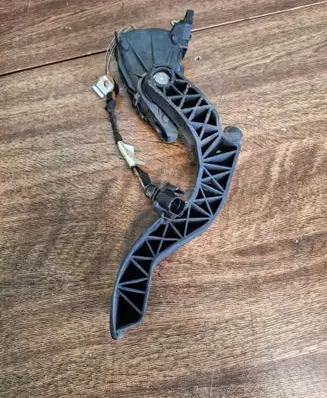 Volkswagen PASSAT B5 Accelerator throttle pedal 8D1721523 6PV00777007