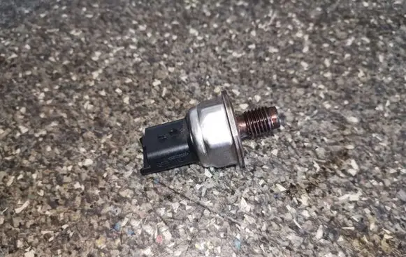 Fuel pressure sensor