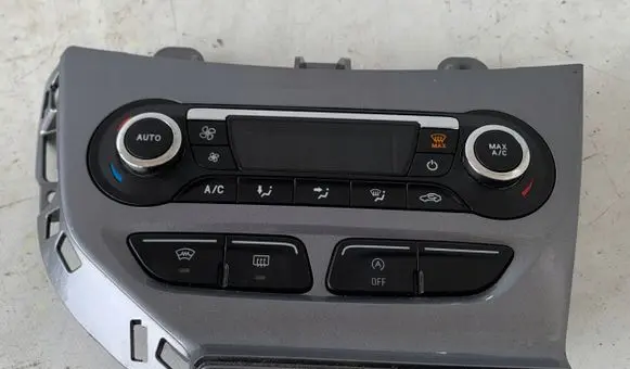Ford Focus Climate control unit BM5T18C612CK