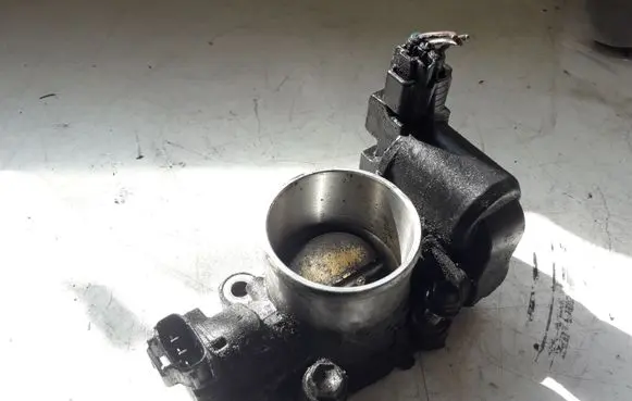 Toyota Avensis T250 Engine shut-off valve 0R010