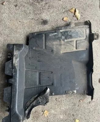Jeep Grand Cherokee (WK) Engine splash shield/under tray