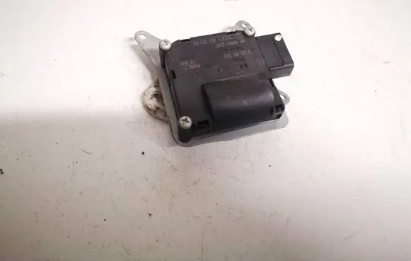 Audi A8 S8 D3 4E Air flap motor/actuator 4e0820511 0132801323