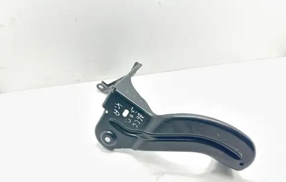 Audi A6 Allroad C6 Intercooler pipe mounting bracket 4F0145813E