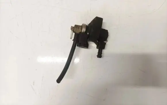 Nissan Primera Turbo solenoid valve 8200270451 7.21903.56
