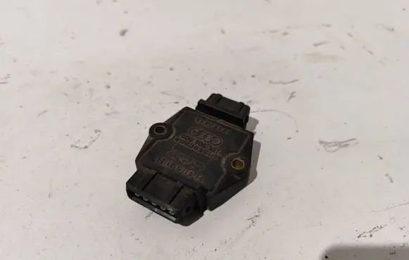 Audi A6 S6 C5 4B Ignition amplifier control unit 8D0905351 E1E2E3E4 111201814