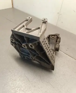 Engine mount bracket
