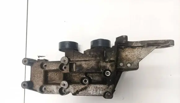 Volvo S60 Engine mounting bracket