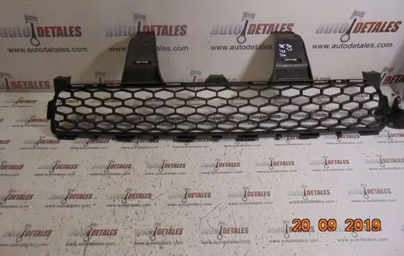Toyota Corolla Verso AR10 Front bumper lower grill 531120F030