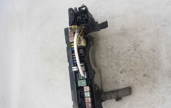 Toyota Corolla Verso E121 Fuse module NOCODE