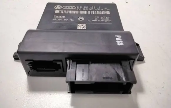 Audi A6 S6 C6 4F Gateway control module 4L0907468B 4L0910468A