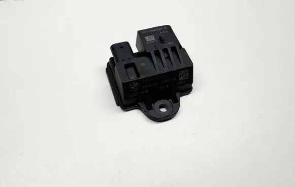 BMW 3 E90 E91 Glow plug pre-heat relay 7810856 100318 0522120103