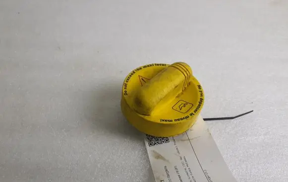 Nissan Qashqai J12 Oil filler cap 110771