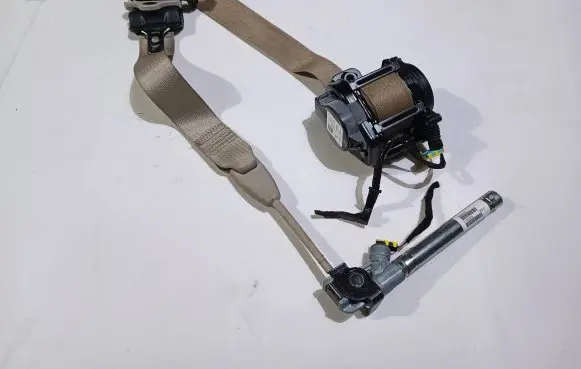 Chrysler Pacifica Front seatbelt 5LA371D2AE