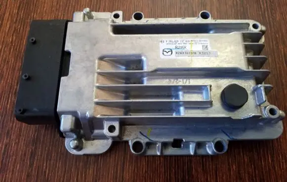 Mazda CX-7 Reducing agents exhaust control unit 0281020137 R2AX18701D 1039536108