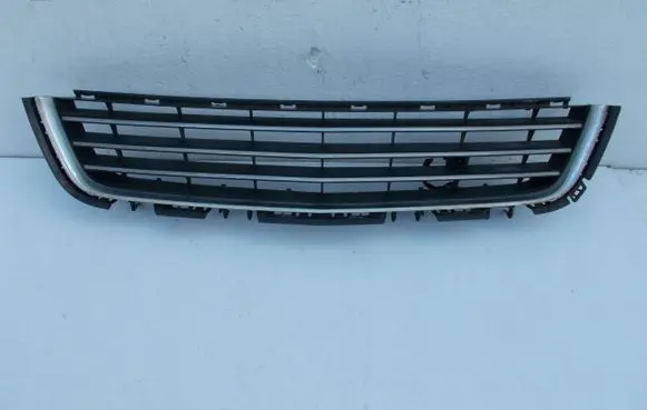 Opel Astra H Front bumper upper radiator grill 13238553