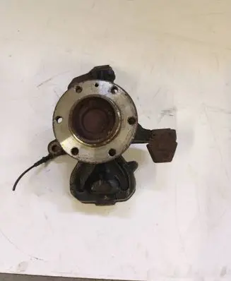 Mercedes-Benz Sprinter W906 Front wheel hub A906332