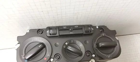 Volkswagen PASSAT B6 Climate control unit