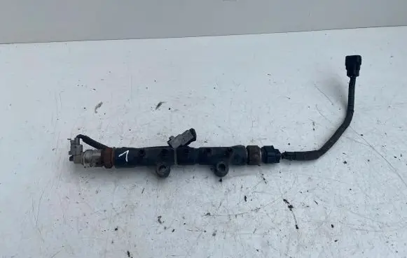 Toyota Avensis T250 Fuel main line pipe 8945860010