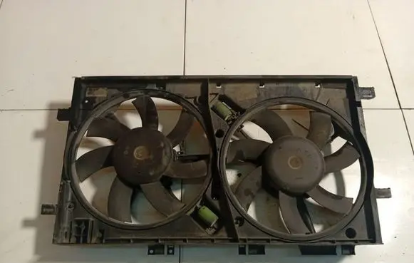 Opel Insignia A Radiator cooling fan shroud P0270003
