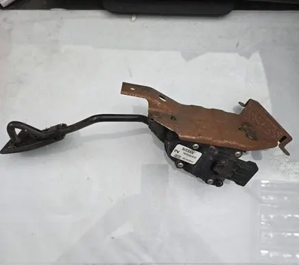 Nissan Primera Accelerator throttle pedal 18002AU410 6PV00862001