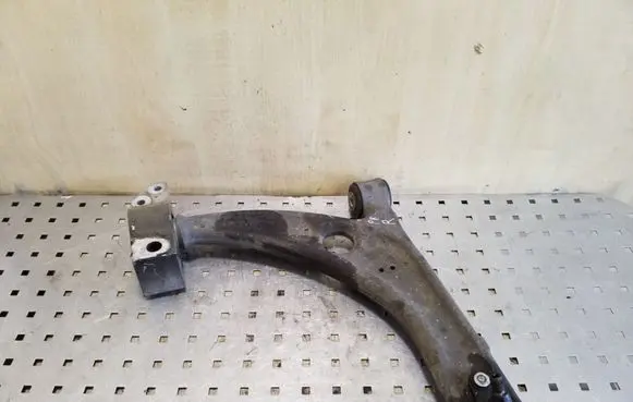 Volkswagen PASSAT B6 Front lower control arm/wishbone