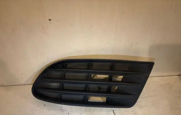 Volkswagen Golf Plus Front bumper lower grill 5M0853666