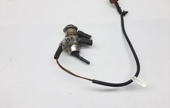 Audi A4 S4 B8 8K AdBlue injector 04L131113G