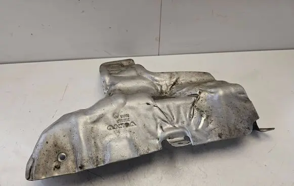 Volvo V60 Heat shield in engine bay 31361957