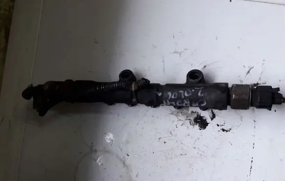Toyota Corolla E120 E130 Fuel distributor 